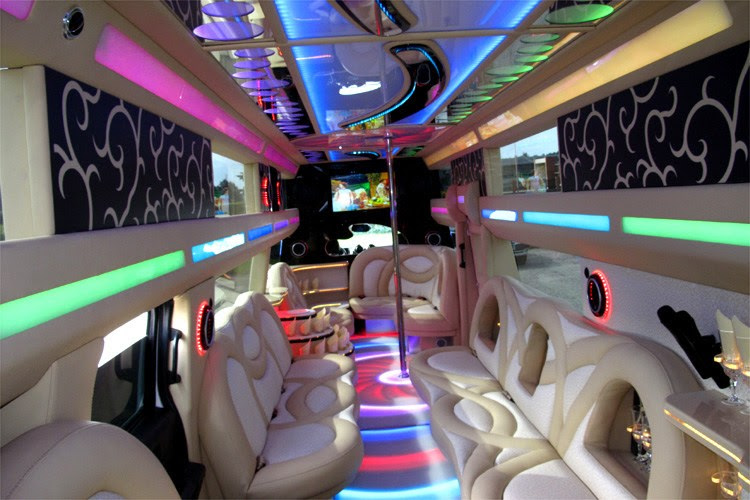 Hummer H2 Mega Bus