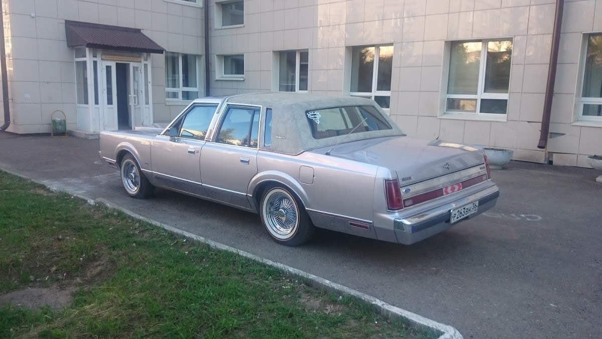 Lincoln Town Car — кадр 3 из 6