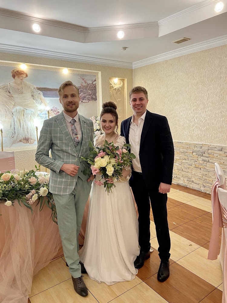 Молодожены