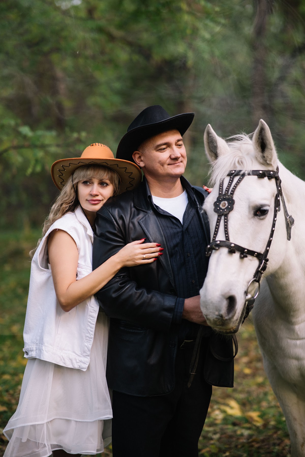 Love story с лошадью в лесу