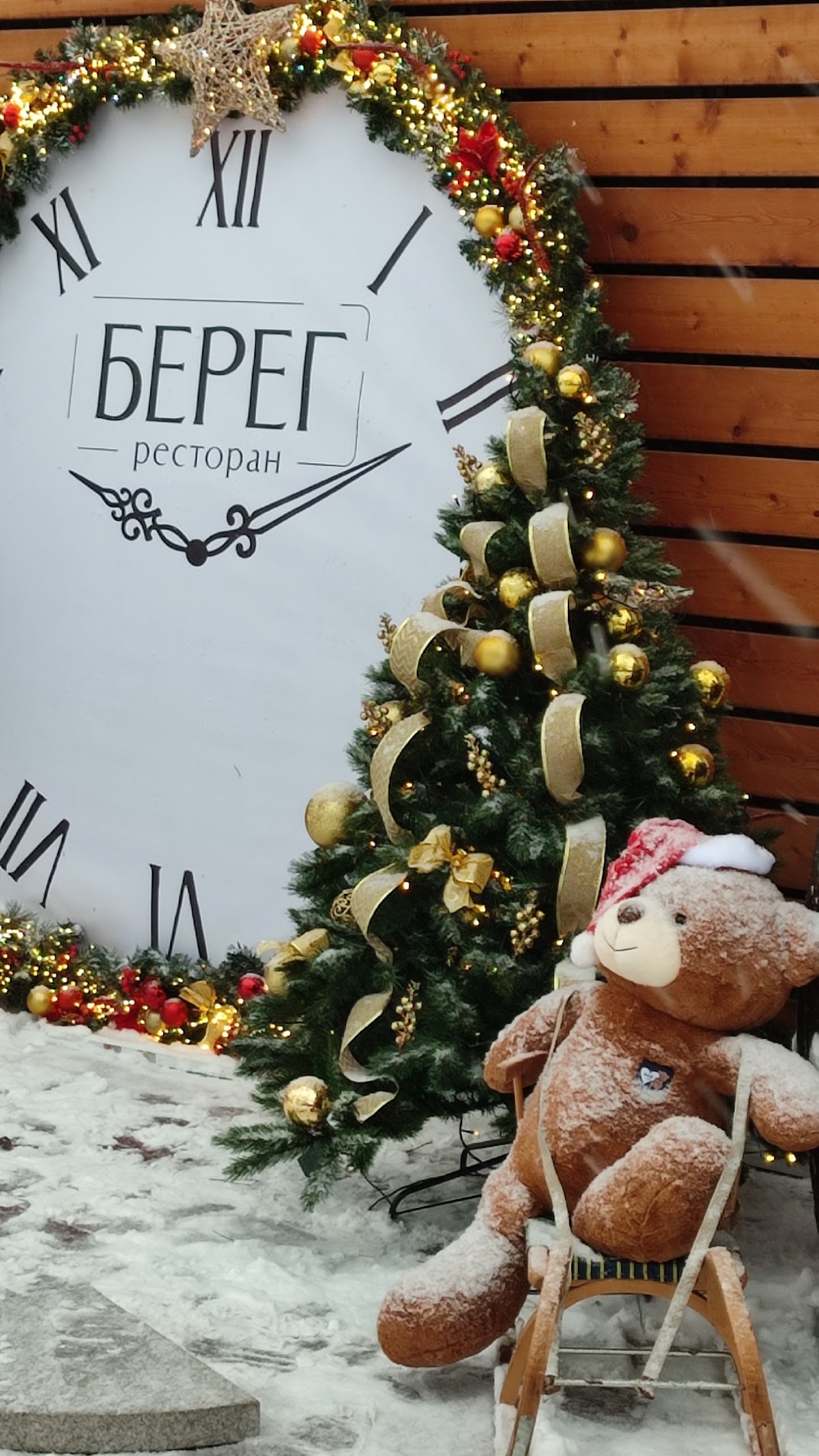 Новогоднее комплексное оформление ресторана Берег.
