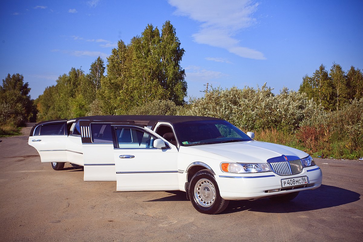 Lincoln Town Car — кадр 2 из 5