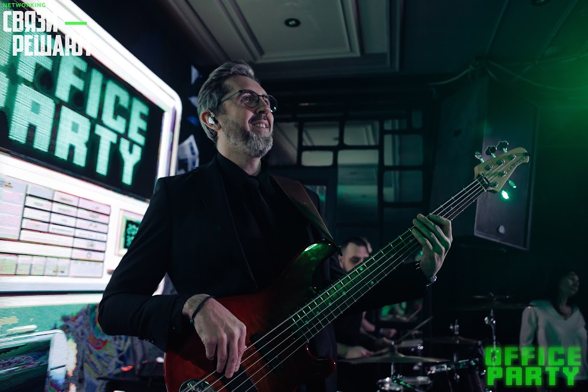 Кавер-группа Funkeys Music Band на мероприятии "Связи решают" в Нижнем Новгороде