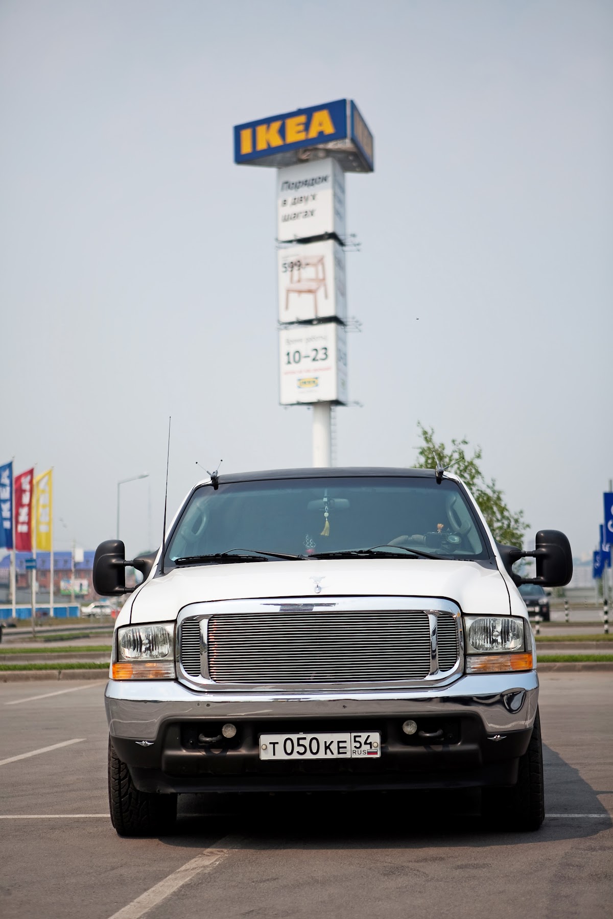Ford Excursion — кадр 2 из 9