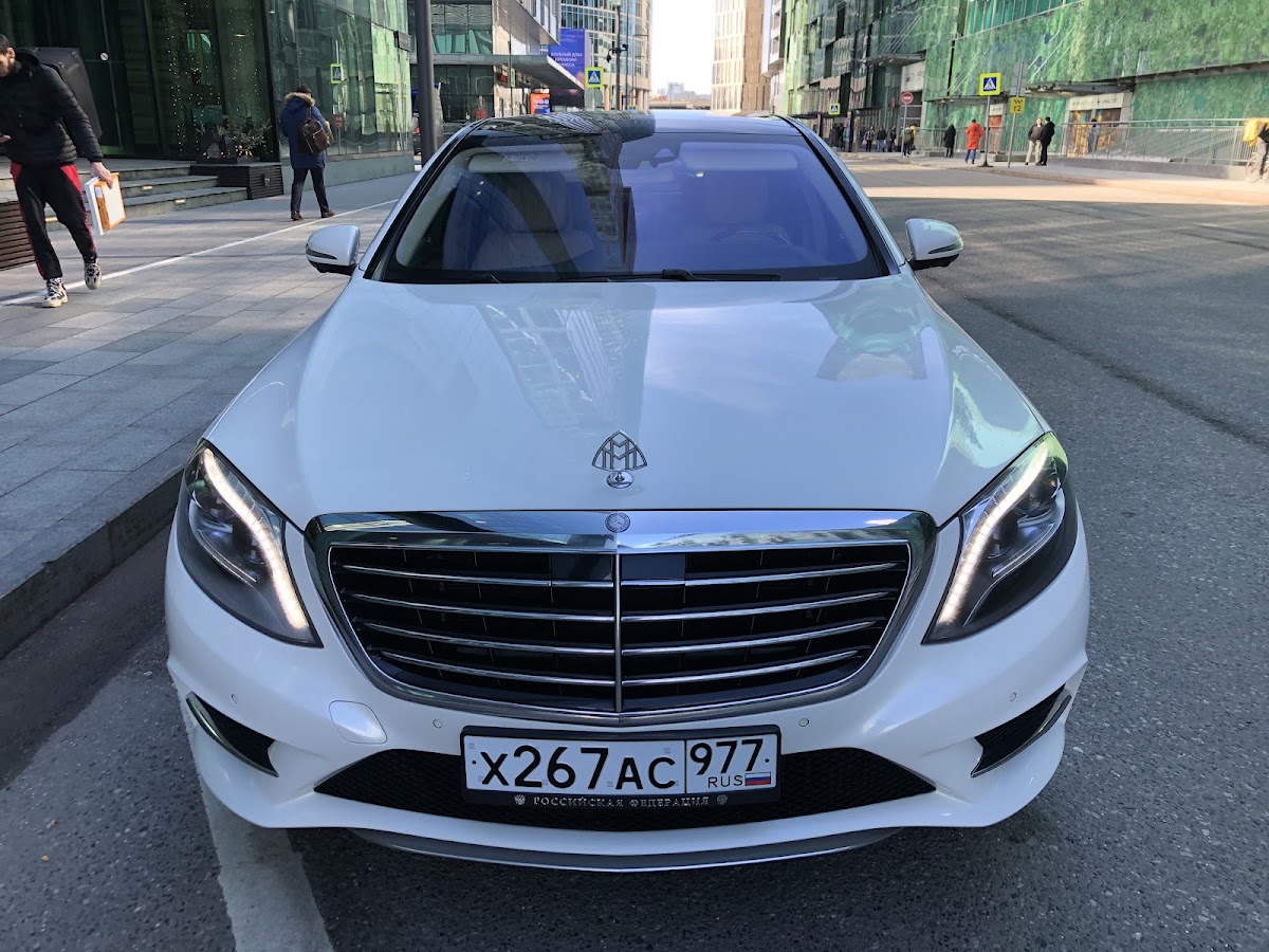 Белый Mercedes-Benz S-class (Maybach)