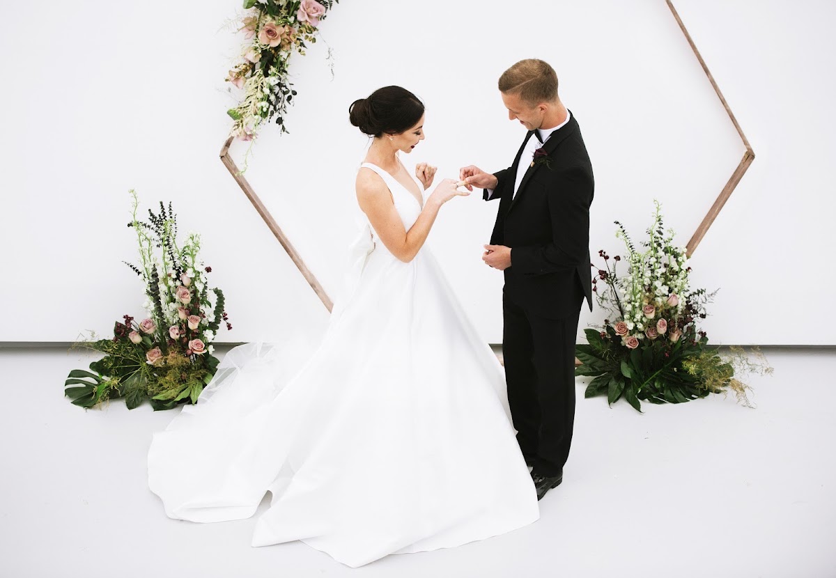 Выездная регистрация свадьбы ЦветникWEDDING