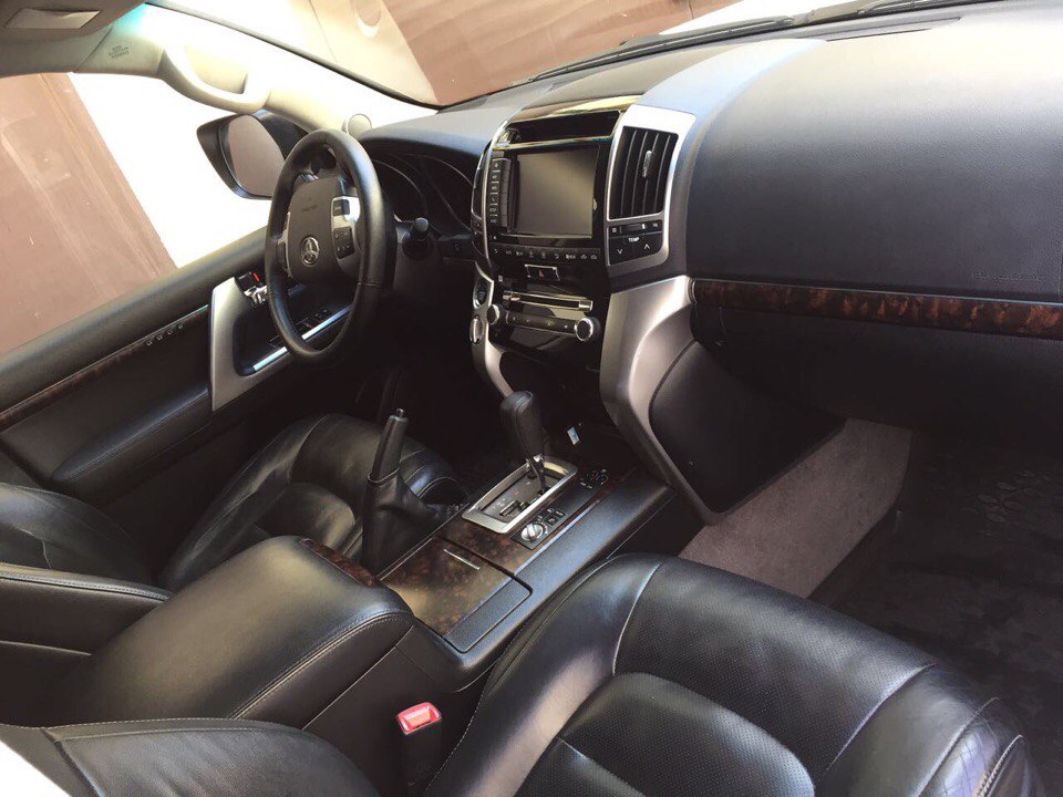 Toyota Land Cruiser 200 — кадр 3 из 3