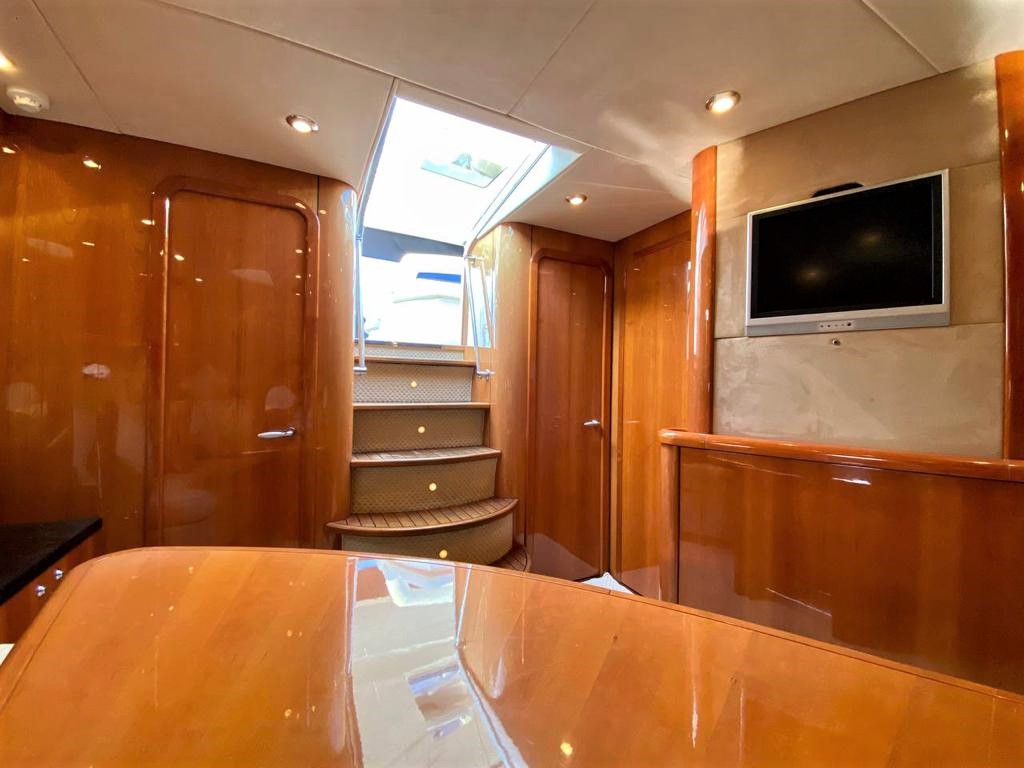 Яхта "Sunseeker Portofino 53"
