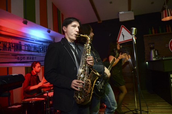 В составе музыкальных команд