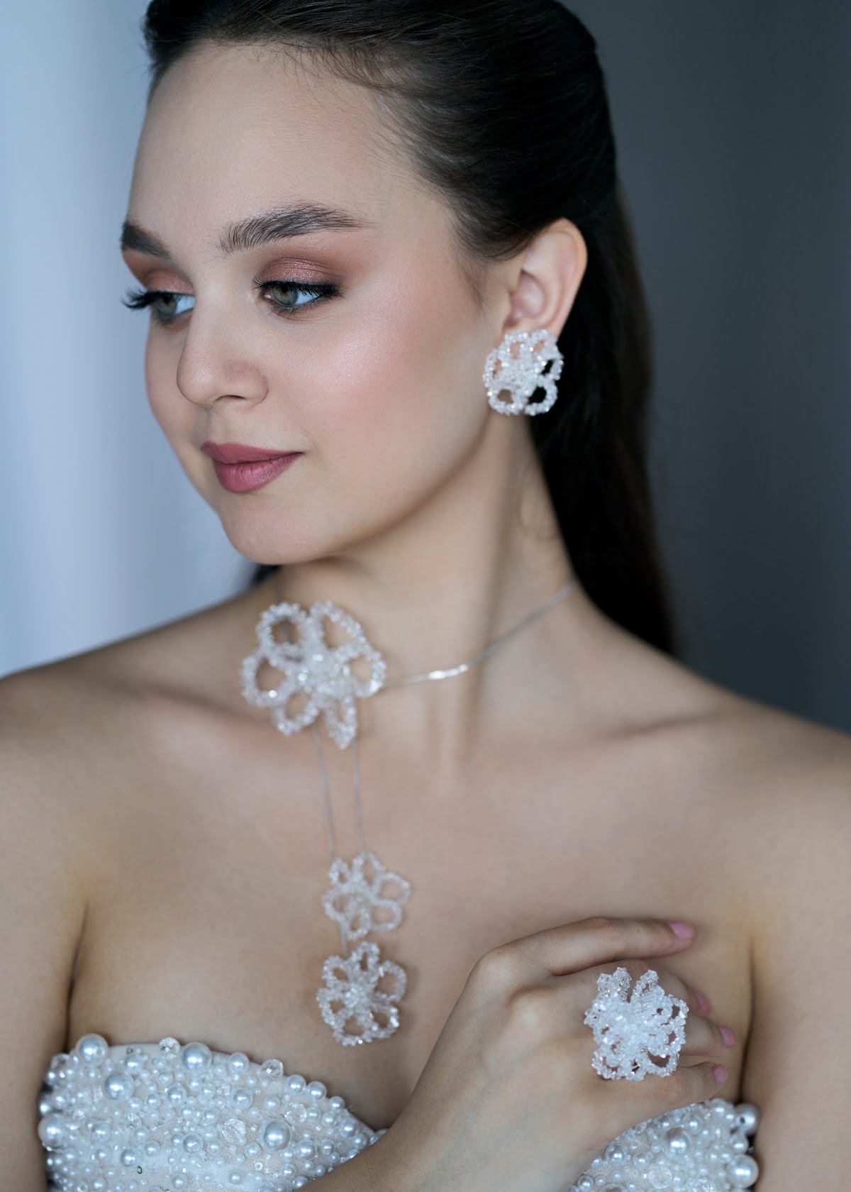 Украшения на шею