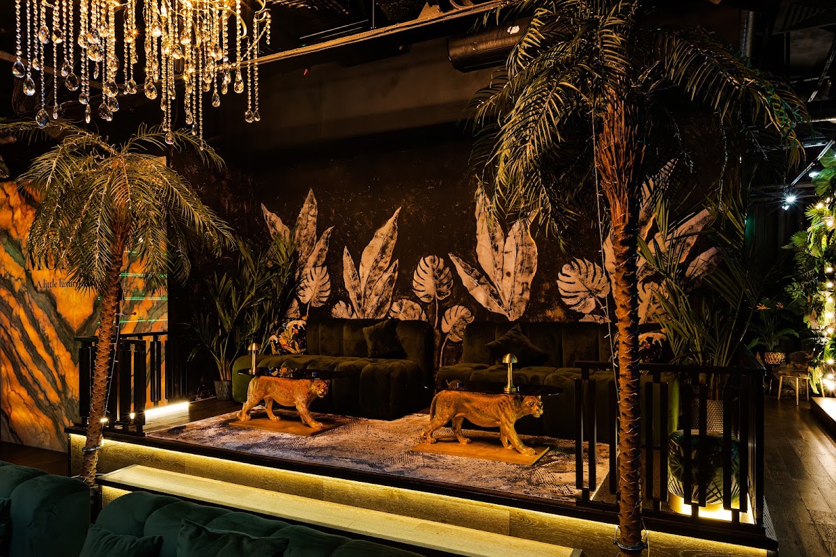 Monkey Lounge & Bar