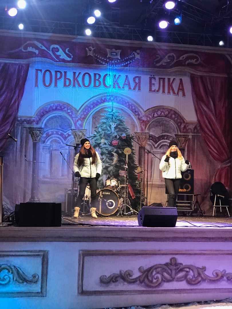 На сцене