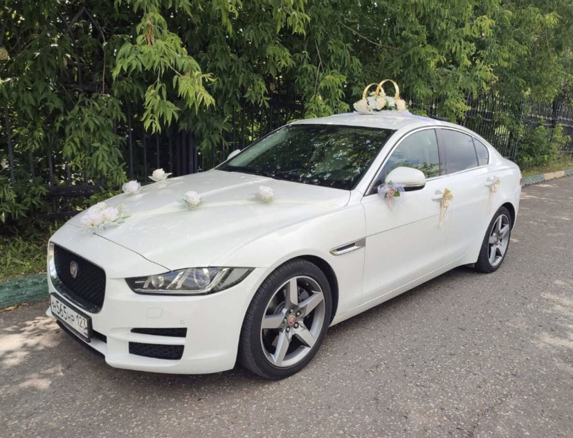 Jaguar XE