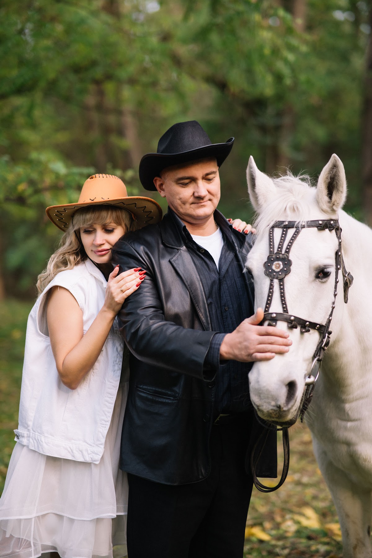 Love story с лошадью в лесу