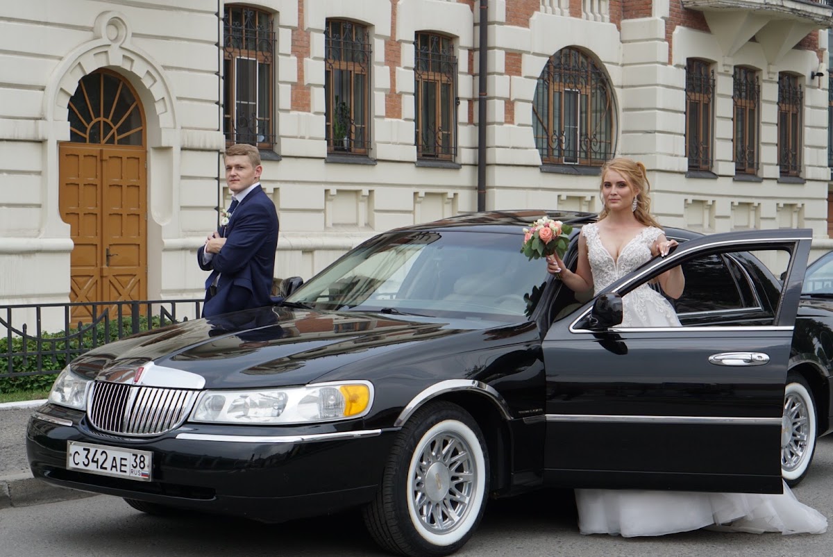 Lincoln Town Car.