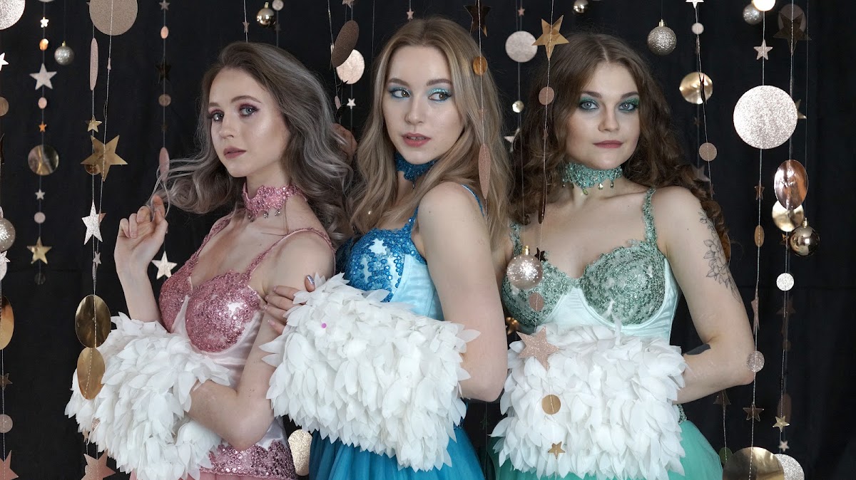 Новогодняя программа.