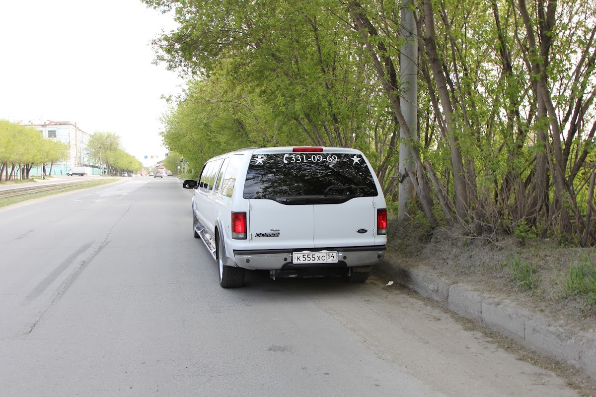 Ford Excursion — кадр 3 из 11