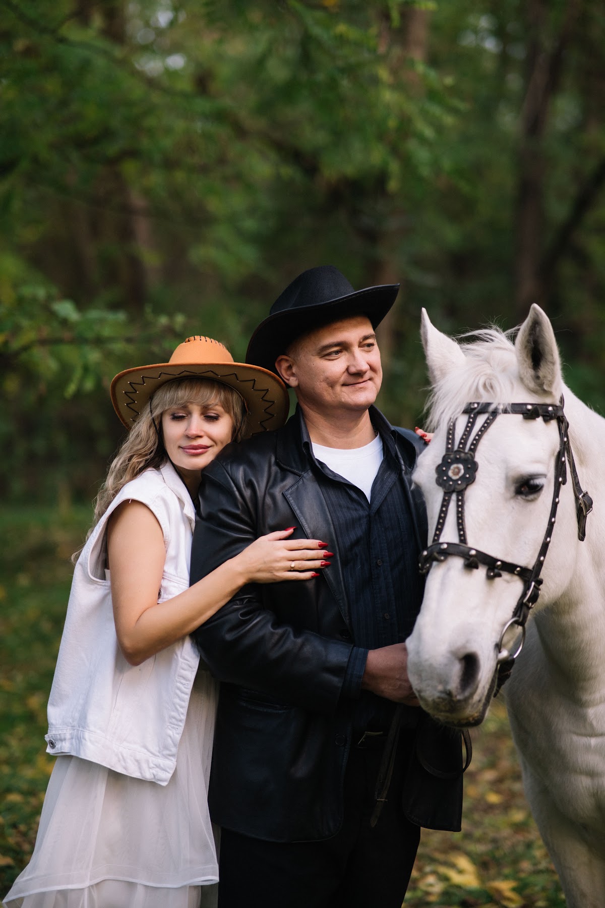Love story с лошадью в лесу