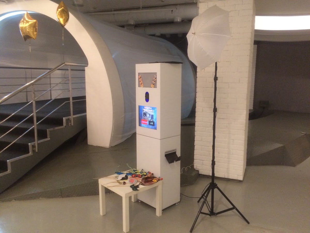 SelfieBox96