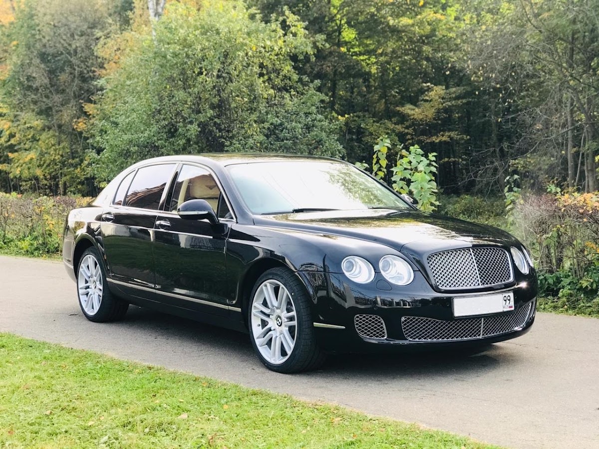 Bentley Continental Flying Spur — кадр 4 из 12