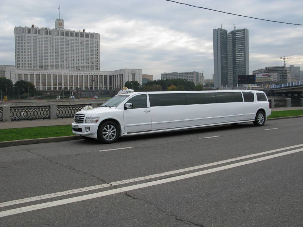 Инфинити QX 56 26 мест караоке — кадр 3 из 9