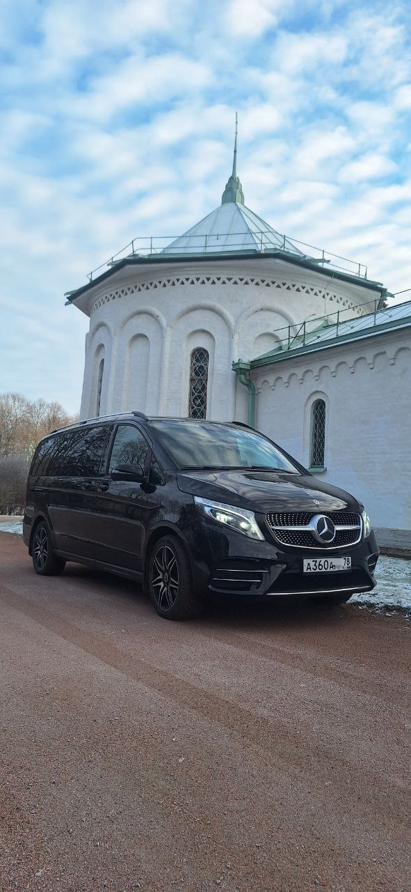Mercedes Benz V-class с  панорамной крышей, на коричневом салоне. — кадр 2 из 6
