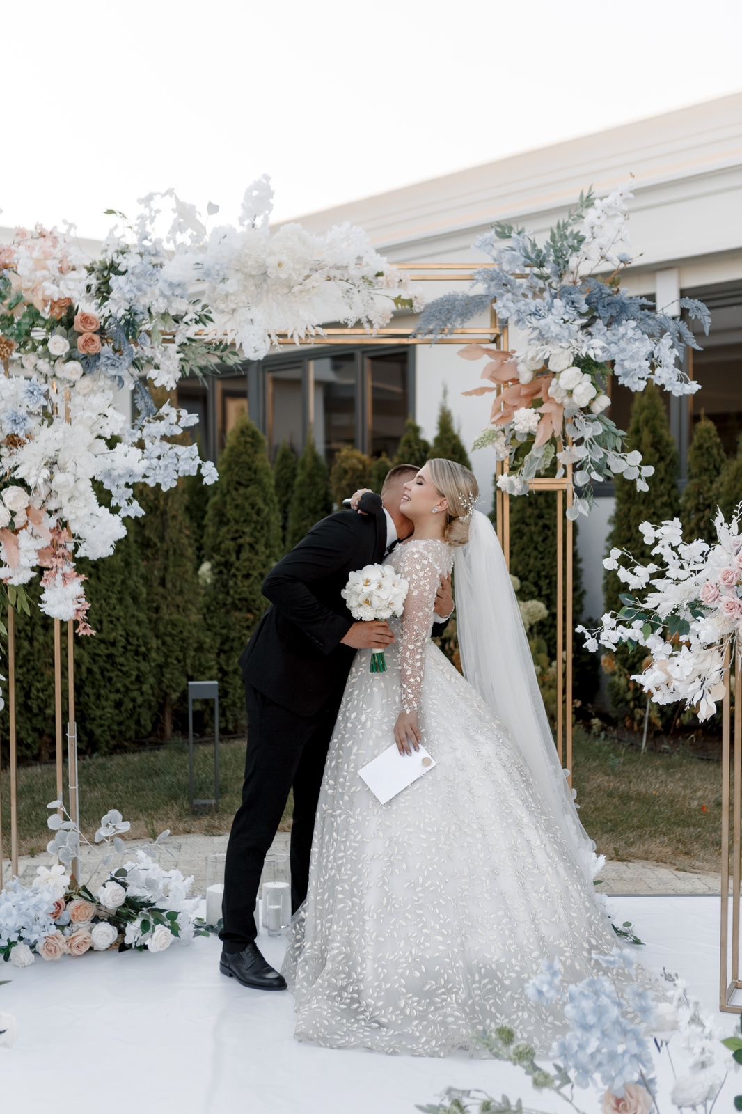 Портфолио: Оформление свадебной арки