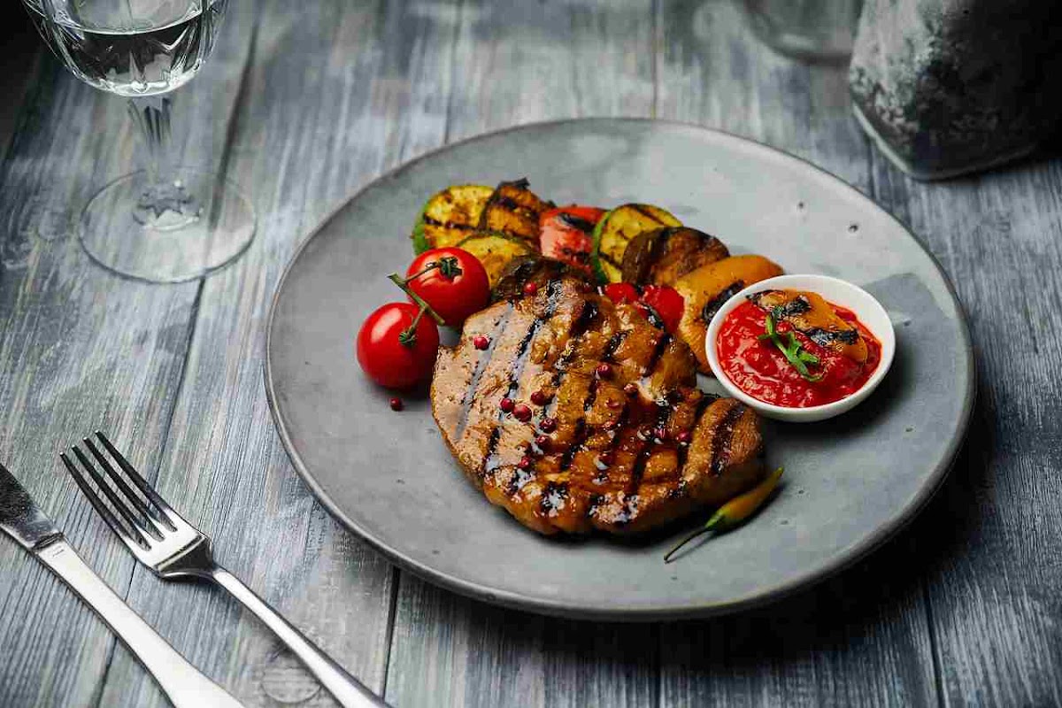 Немного горячего мясного и птиц