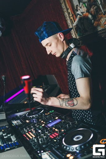 Dj Deni-M — кадр 2 из 7