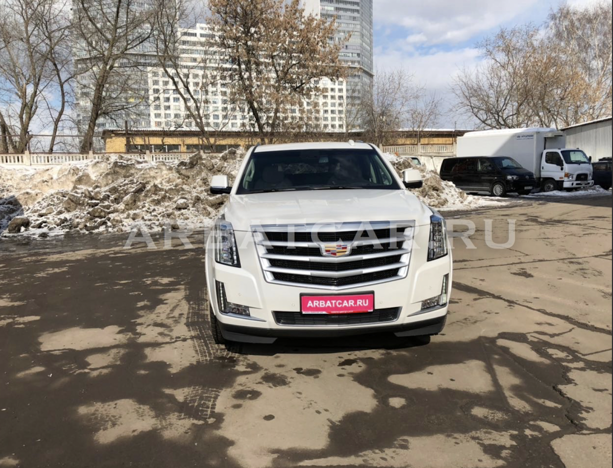 Cadillac Escalade (IV) белый на светлом салоне — кадр 3 из 7