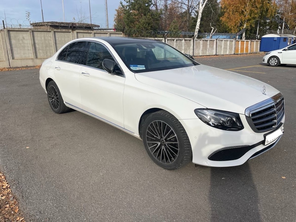 Mercedes E-Class — кадр 2 из 6