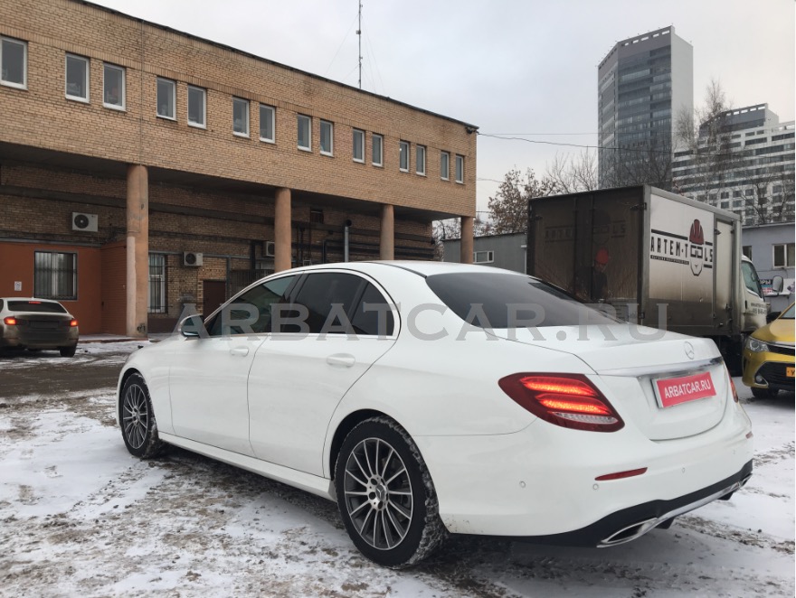 Mercedes E213 белый (NEW2020) — кадр 4 из 6