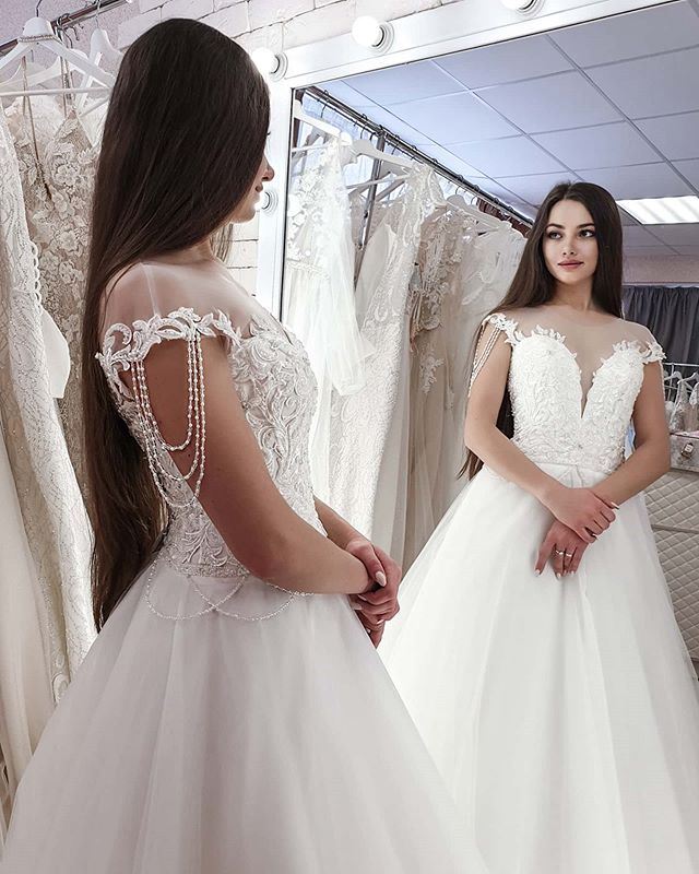 Свадебное платье — кадр 3 из 3