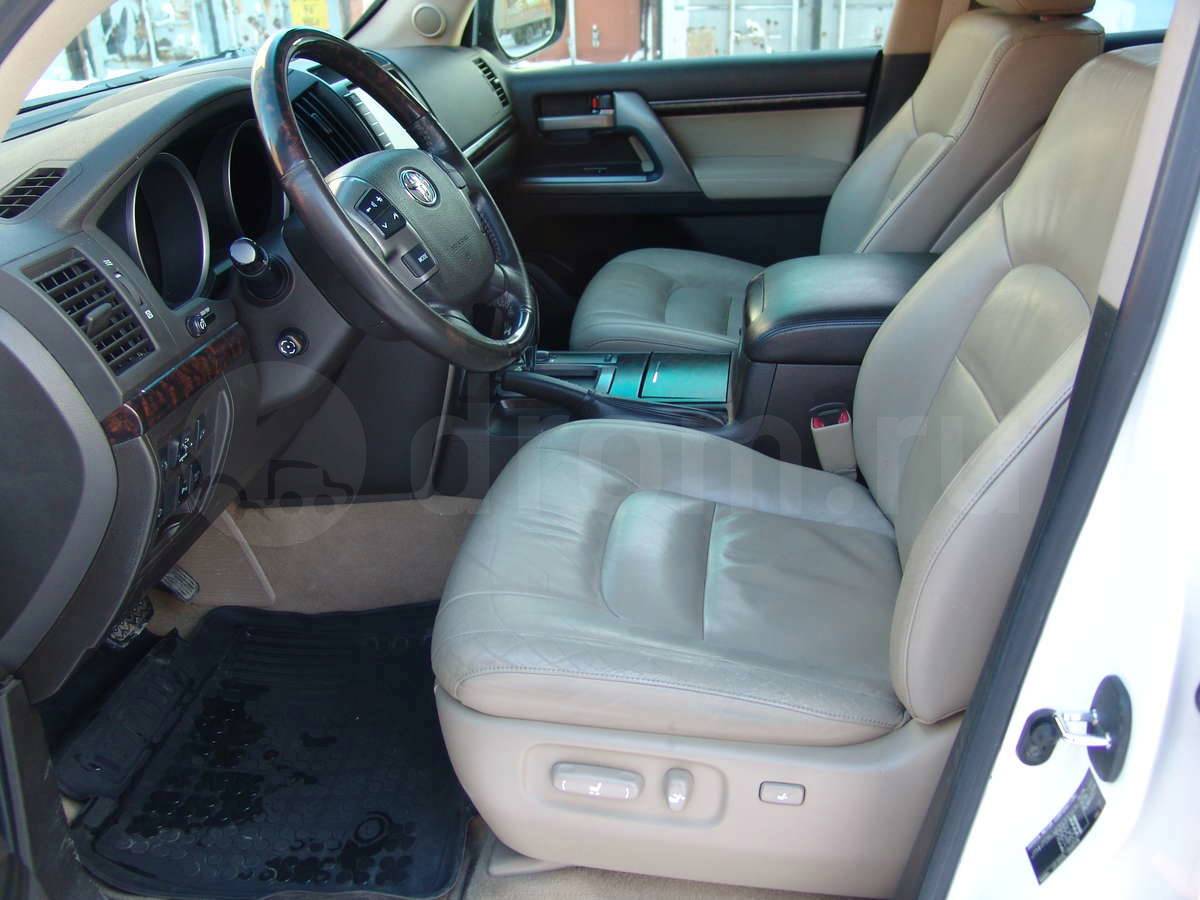 Toyota Land Cruiser 200