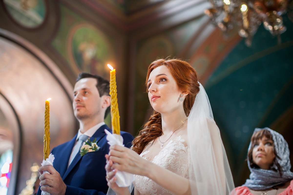Венчание и небольшая прогулка возле церкви для Анны и Сергея