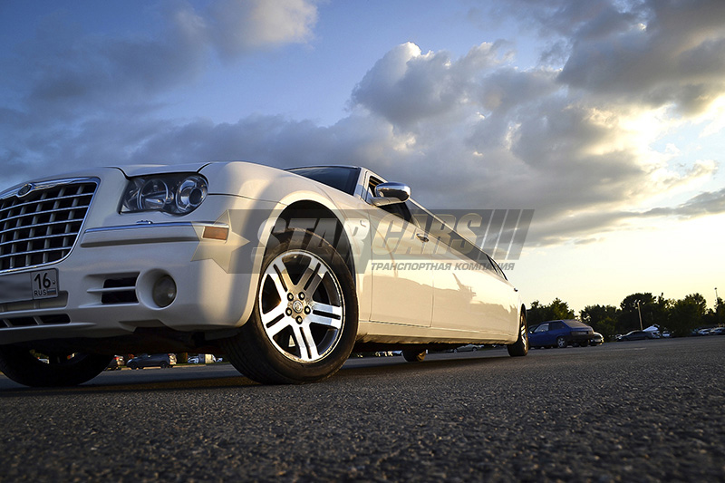 Chrysler 300C (10 мест) — кадр 3 из 9