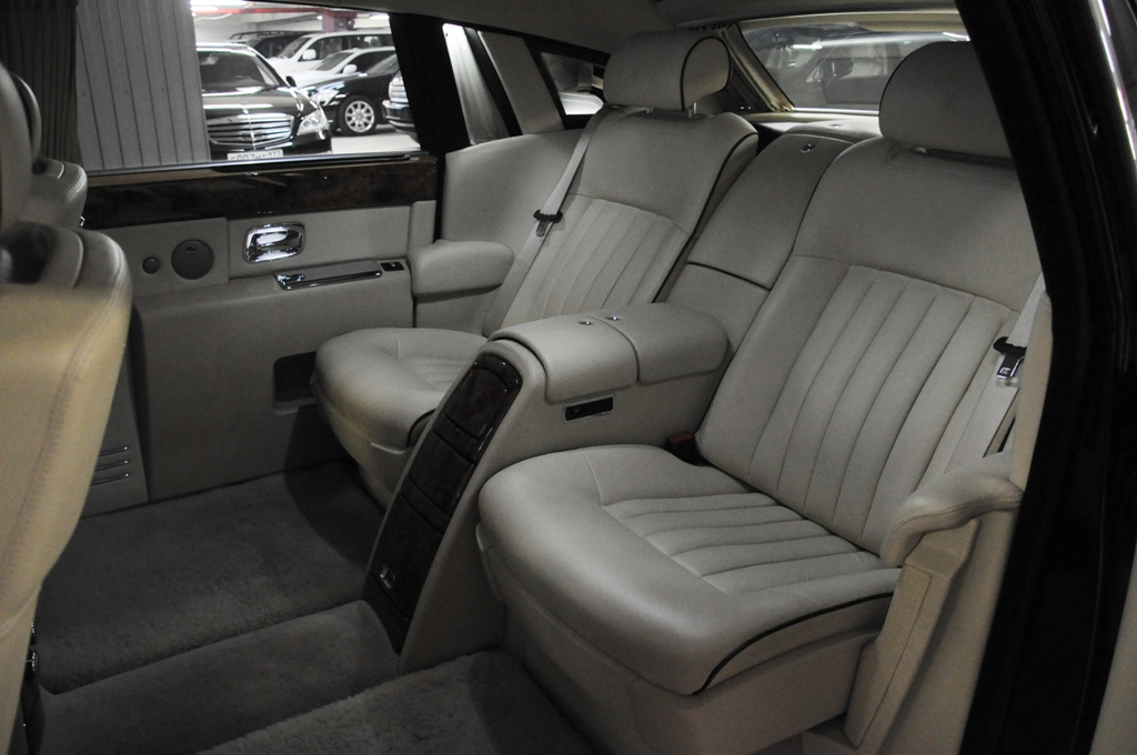 Rolls-Royce Phantom LONG,  черный с бежевым салоном — кадр 2 из 2
