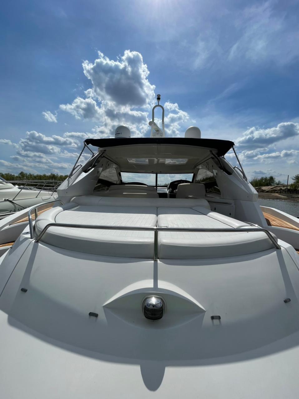 Яхта "Sunseeker Portofino 53"