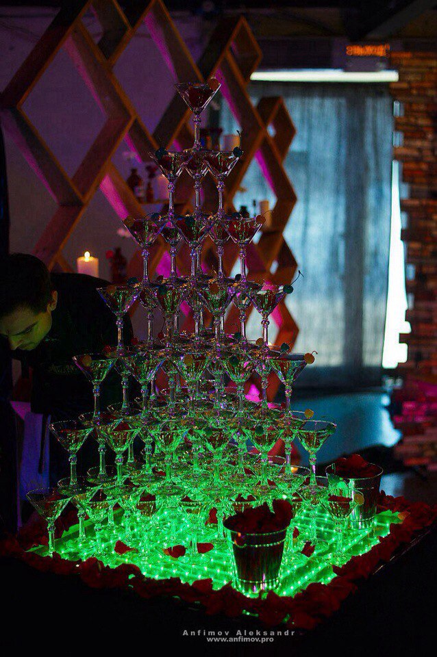 Pyramid Show