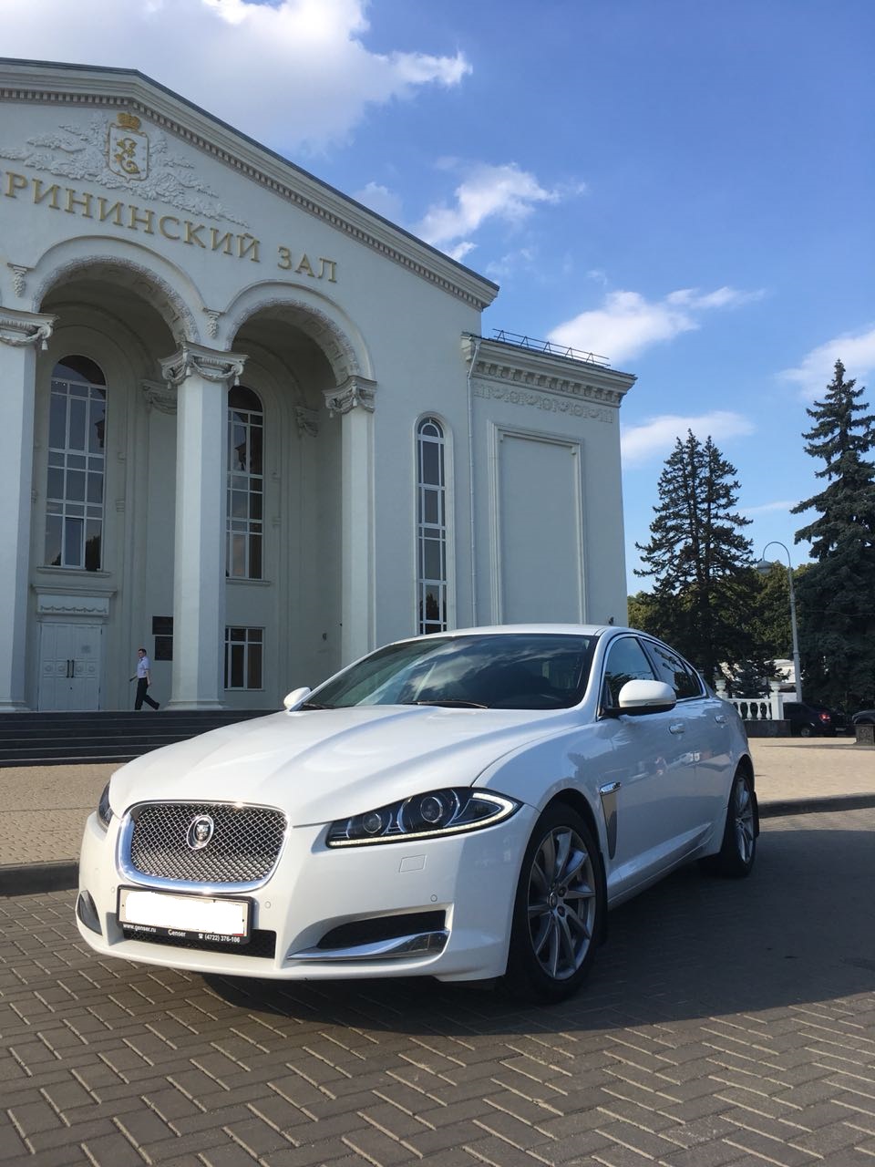 Ягуар XF