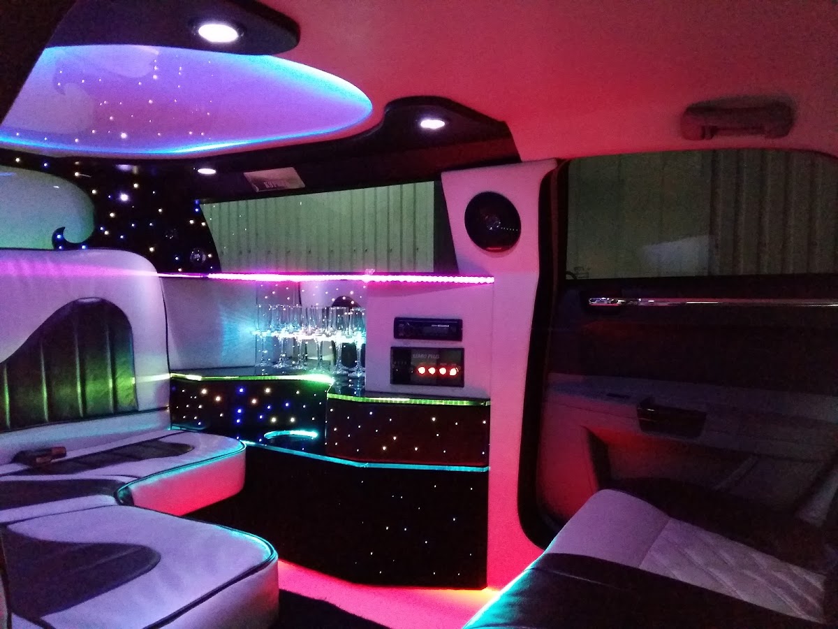 Крайслер 300С De Luxe Long