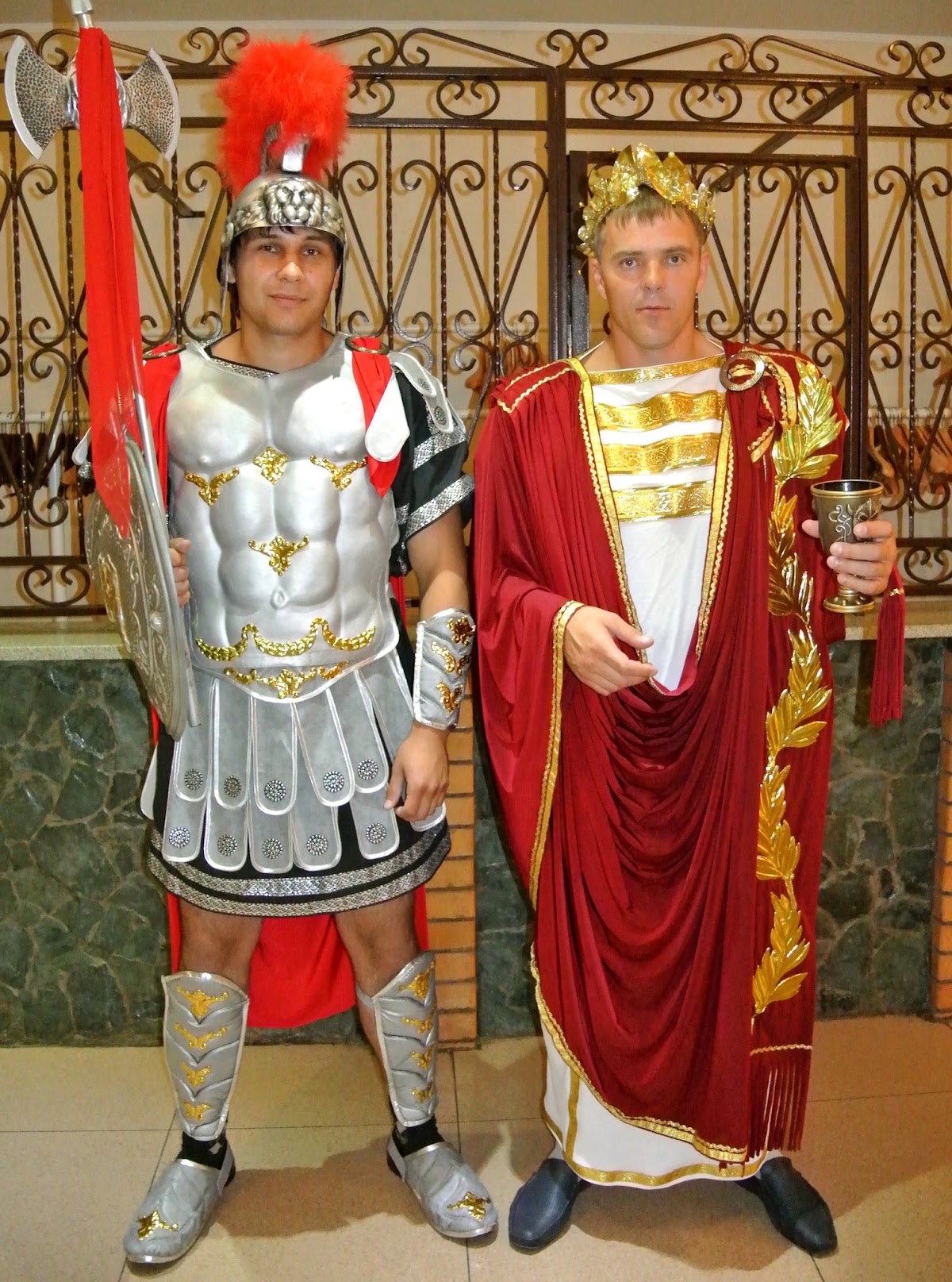 костюмы