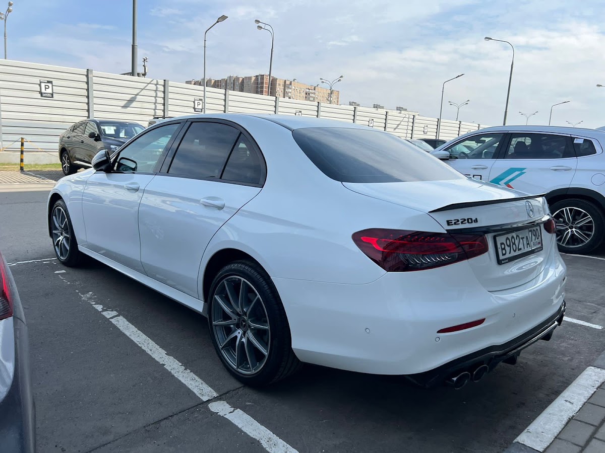 Mercedes-Benz E220D 4matic AMG