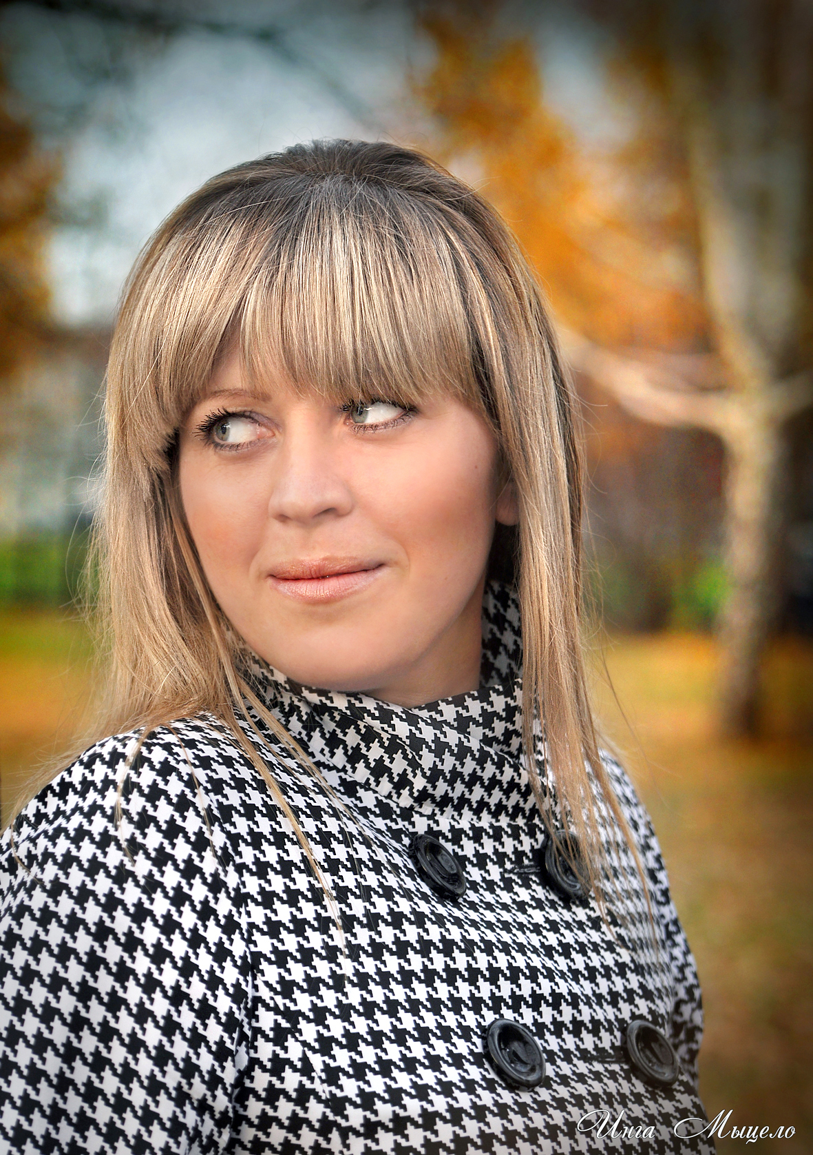 Елена. Пара штрихов в осеннем парке.