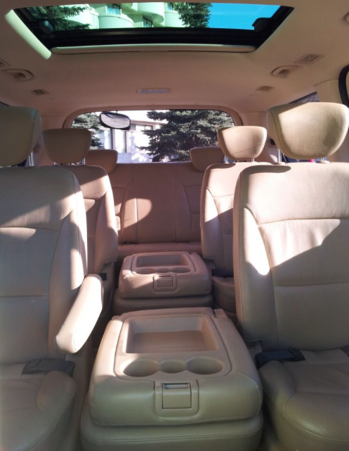 Hyundai Grand Starex белый с бежевым салоном