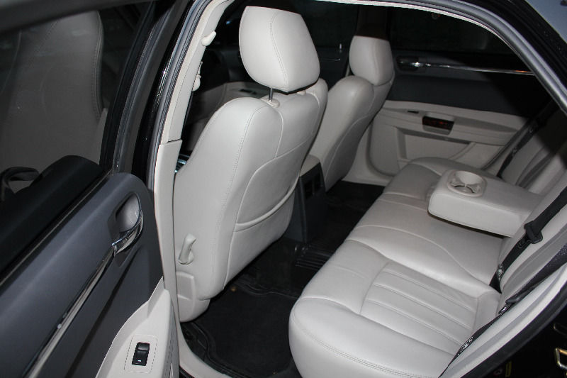 Chrysler 300C — кадр 3 из 3