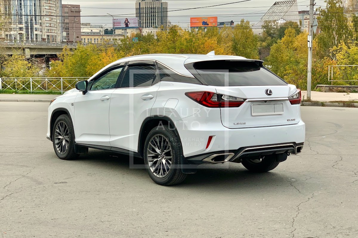 Lexus LX 300