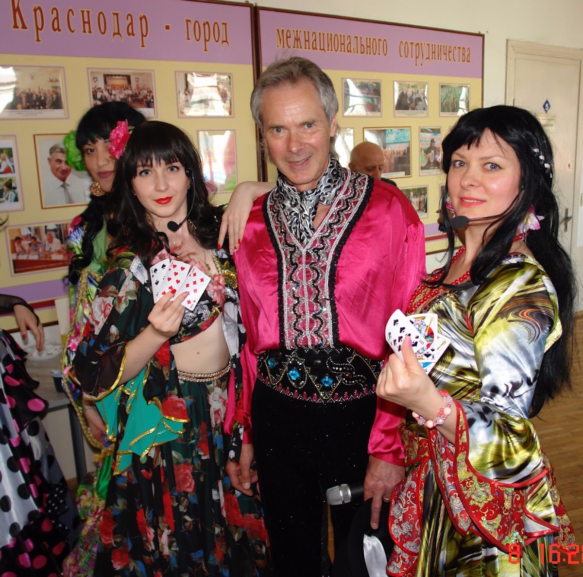 Цыганское шоу "Кхаморо" — кадр 3 из 66