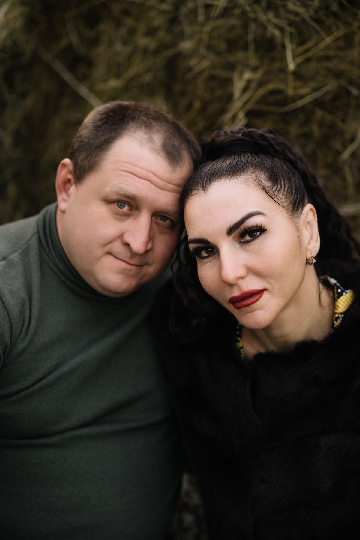 где то в деревне фотосессия с лошадью и парой
