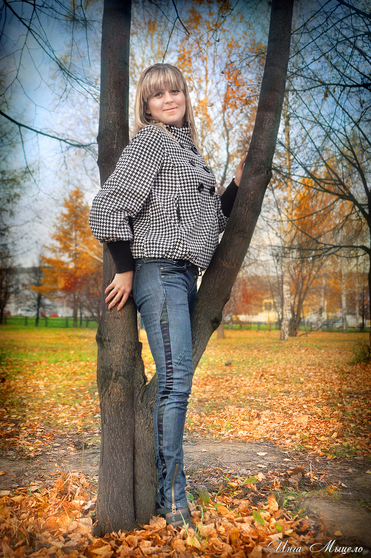 Елена. Пара штрихов в осеннем парке.